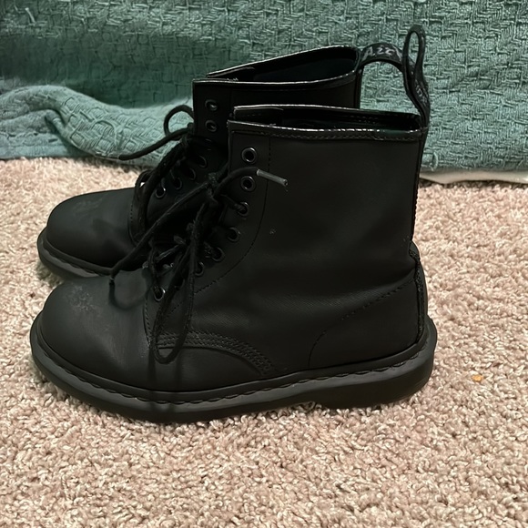 Matte all black Doc Marten’s boots - Picture 3 of 9
